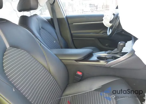 2021 Toyota Camry Se z USA, uszkodzony, nr VIN 4T1G11AK0MU586842